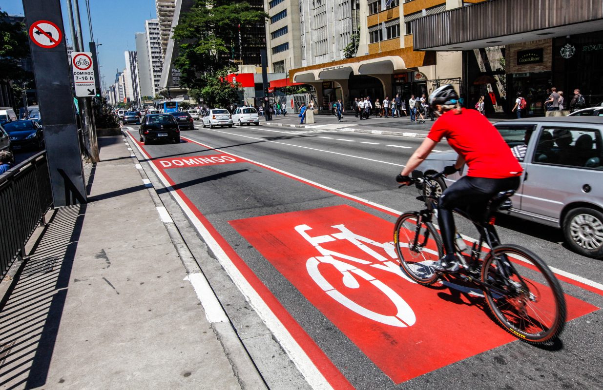 Pista exclusiva para bicicletas na Avenida Paulista, em São Paulo. Foto Vanessa Carvalho/Brazil Photo via AFP