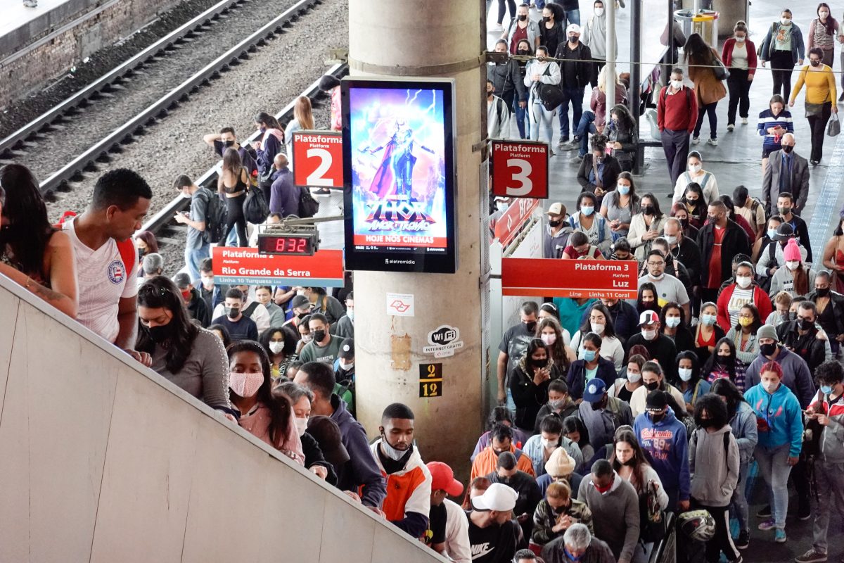 No Dia Mundial da População, vista geral de uma estação do metrô de São Paulo. Participação popular é um item fundamental para construir cidades sustentáveis. Paulo Lopes/Anadolu Agency