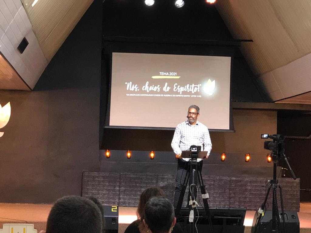 O Pastor Usiel em culto no Espírito Santo: alvo de processo judicial por divergências políticas (Foto: Arquivo Pessoal)