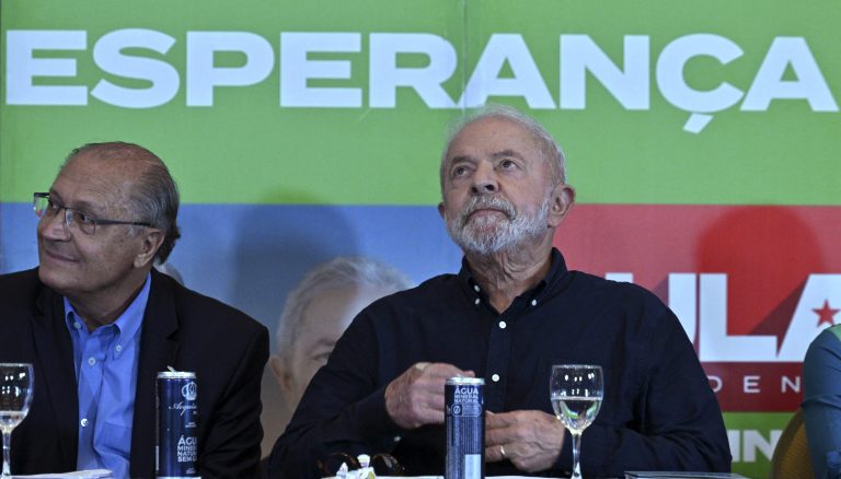 O ex-presidente Lula, que fará 77 anos no dia 27 de outubro, chega ao segundo turno liderando todas as pesquisas. Foto Nelson Almeida/AFP