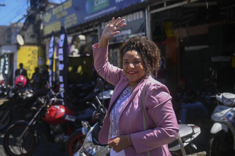 Renata Souza: "A violência no nosso estado é dirigida, de modo arbitrário e seletivo, para o povo preto e favelado, que vive em territórios onde a liberdade e a democracia nunca chegaram de fato". Foto André Borges/AFP