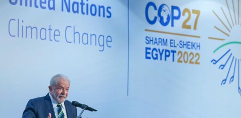 O presidente eleito Lula discursa na COP27: "precisamos com urgência de mecanismos financeiros para remediar perdas e danos causados em função da mudança do clima" (Foto: Ricardo Stuckert)