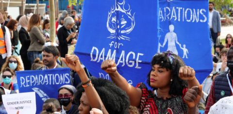 Manifestação na COP27 pede reparação por perdas e danos climáticos: países pobres pedem fundo para financiamento (Foto: Fayez Nureldine / AFP)