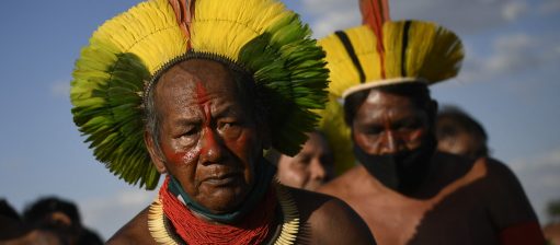 Grupo de indígenas se manifesta em frente ao STF contra a mudança nas regras de demarcação do territórios. Foto Mateus Bonomi/AGIF via AFP