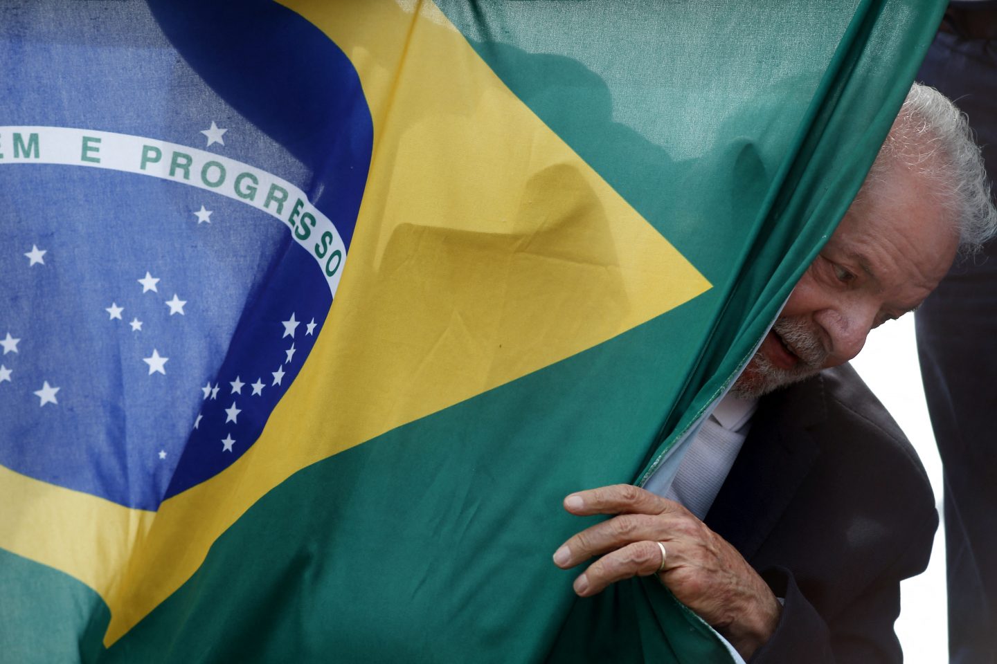 O risco de um presidente com nove dedos fazer o Brasil dar certo novamente apavora a extrema-direita. Foto Miguel Schincariol/AFP