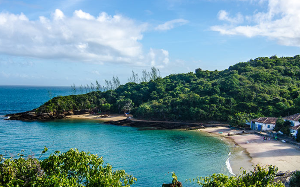 Praia de Caravelas, em Armação de Búzios: projeto tramitando em regime de urgência permite privatização das praias por empreendimentos turísticos (Foto: Prefeitura de Búzios)