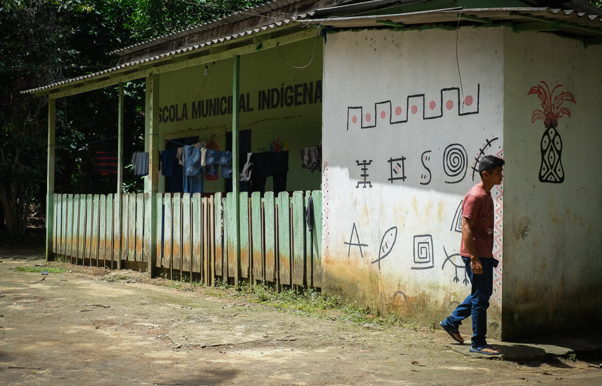 Escola municipal indígena da Aldeia Beija-Flor: fechada desde 2015 (Foto: Alberto César Araújo / Amazônia Real)