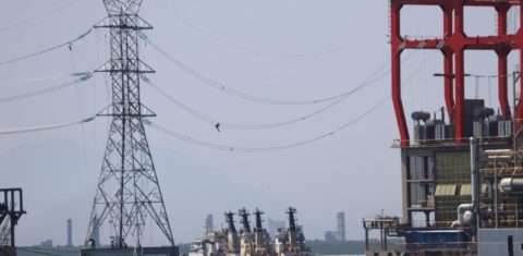 Termelétricas flutuantes na Baía de Sepetiba: pesadelo ambiental suspenso pela Justiça, pelo menos, temporariamente (Foto: Sara Ribeiro/Instituto Arayara)