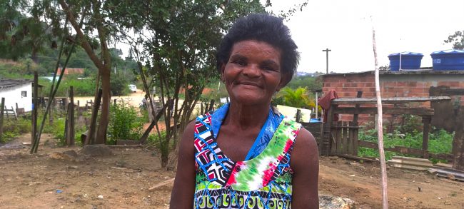 Maria José, 63 anos, lamenta fechamento do Lixão de Itaoca, em São Gonçalo: "esqueceram de nós" (Foto: Luize Sampaio / Casa Fluminense)