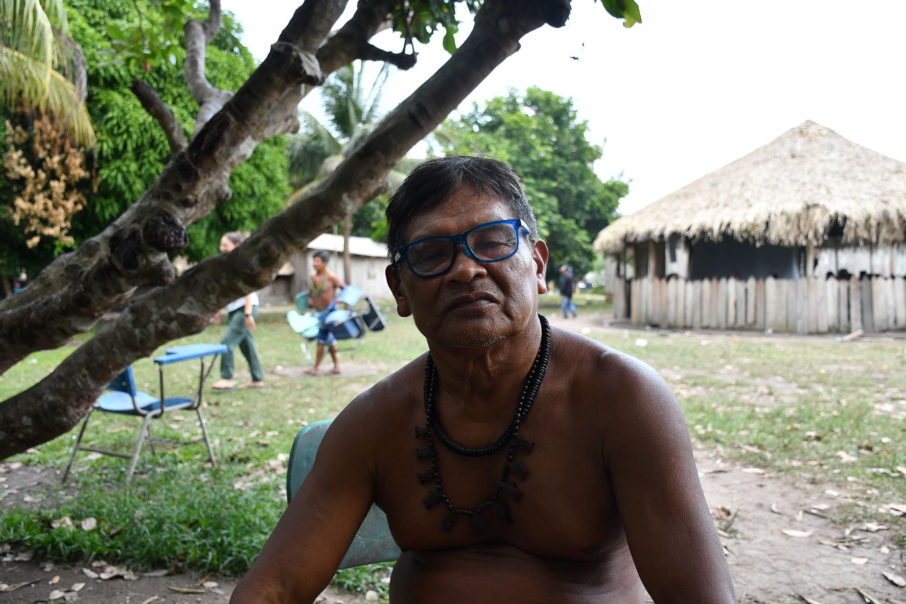 O cacique Valdemar na aldeia: cobrança pela demarcação oficial pelo governo do território Munduruku (Foto: João Paulo Guimarães)