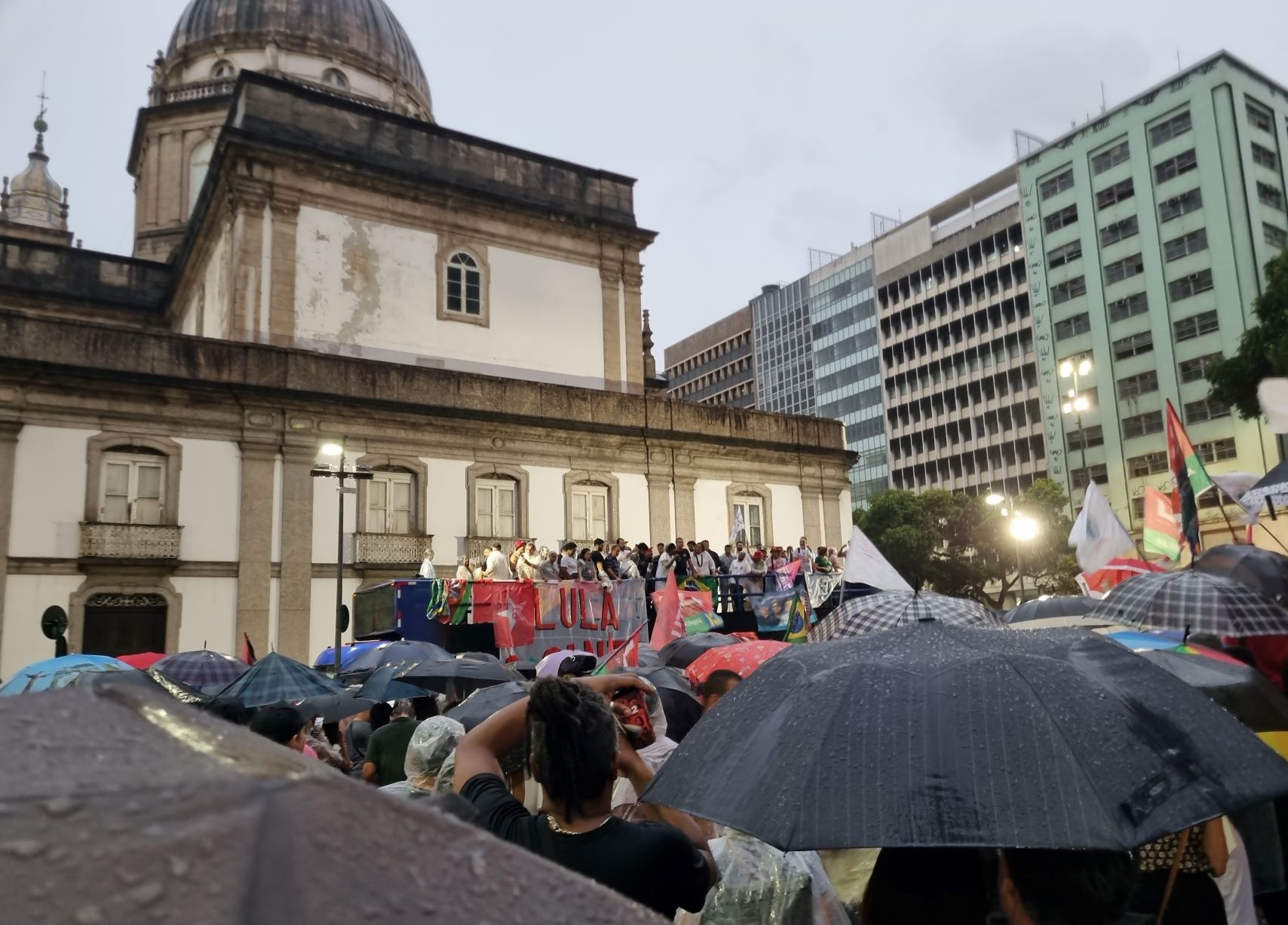 Comício da campanha de Lula na Candelária: trajeto da democracia no Centro do Rio (Foto: Oscar Valporto)