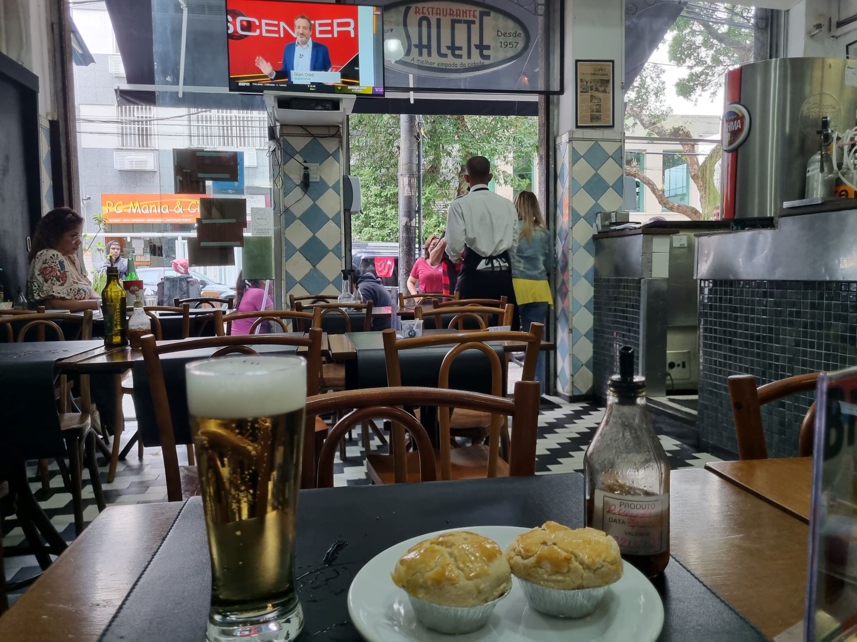 As empadas do Salete, tradicional restaurante tijucano: devoção por Nossa Senhora inspira até bares no Rio (Foto: Oscar Valporto)