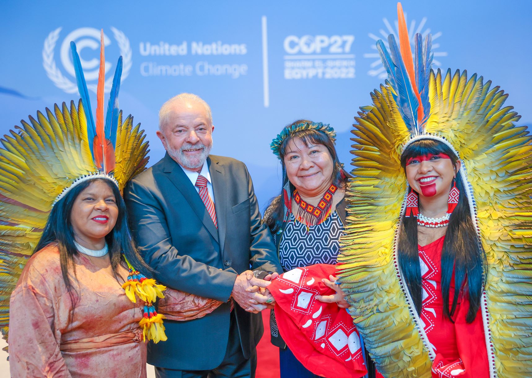 Lula com Sônia Guajajara, Joênia Wapichama e Célia Xakriabá na COP27: compromisso com povos indígenas (Foto: Ricardo Stuckert - 27/11/2022)
