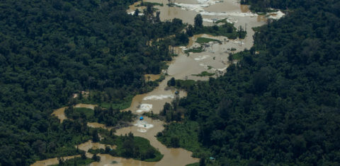 arimpo na região do rio Couto de Magalhães, na Terra Indígena Yanomami: área ocupada pelos garimpeiros em Terras Indígenas aumentou 632% desde 2010 (Foto: Bruno Kelly / Amazônia Real - 30/04/2021)