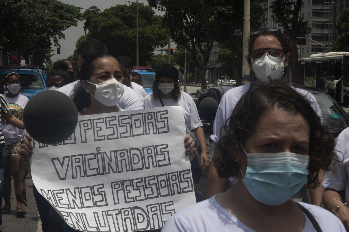 Manifestação em memória das vítimas da Covid-19 no Rio de Janeiro. Foto Fabio Teixeira/NurPhoto via AFP. Novembro/2021