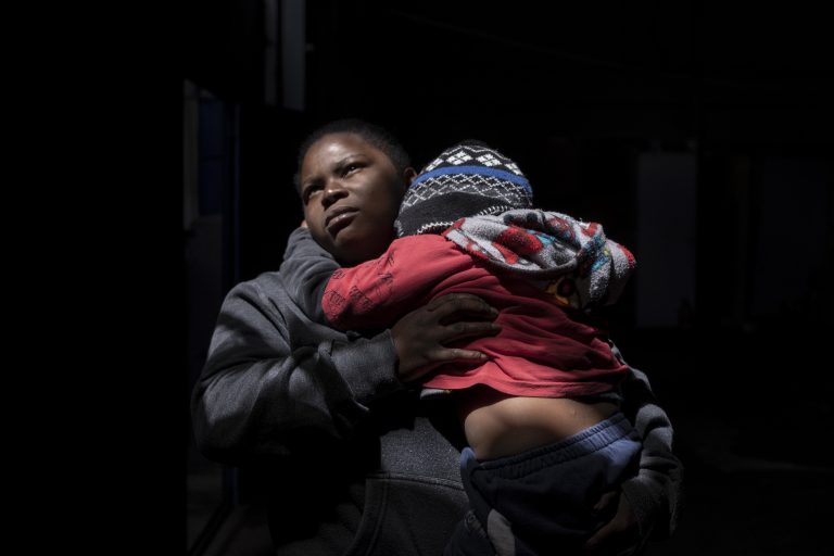 Mariana Moreira conta com um centro comunitário em São Paulo para alimentar sua família. Em 2020, quase 40% das pessoas na América Latina sofreram insegurança alimentar moderada ou grave. Foto Dan Agostini / Diálogo Chino