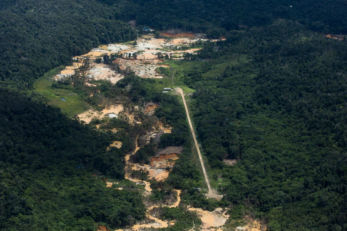 Garimpo ilegal na Terra Yanomami: mineração em áreas indígenas faz parte da ofensiva do governo pelo marco legal da destruição ambiental (Foto: Bruno Kelly/Amazônia Real)