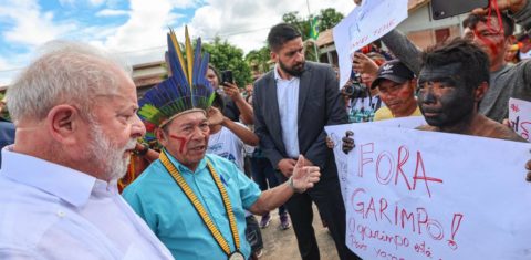 Yanomamis pedem fim do garimpo durante visita de Lula a Roraima: decreto presidencial prevê até destruição de aeronaves para retirar garimpeiros da TI Yanomami (Foto: Ricardo Stuckert - 21/01/2023)