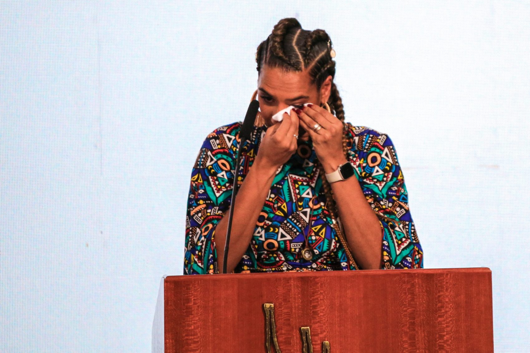 A nova ministra Anielle Franco se emociona ao lembrar da morte da irmã Marielle Franco. Foto Scarlett Rocha/AGIF via AFP