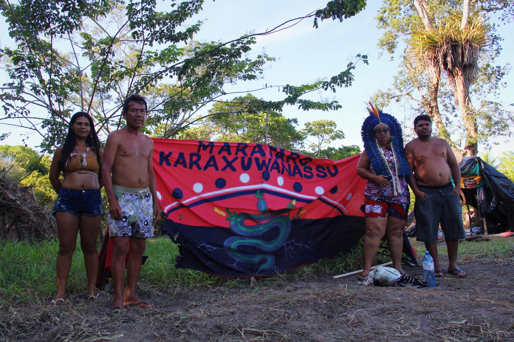 Indígenas na área ocupada em Igarassu, Pernambuco: busca por território livre de perseguições e preconceitos (Foto: Adriano Alves)