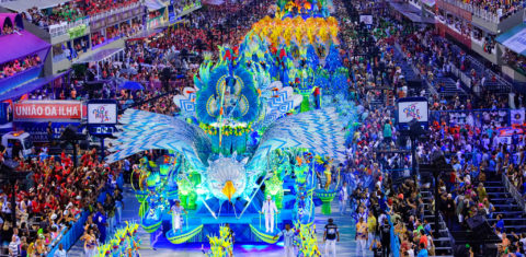 A abertura do desfile "Guajupiá, terra sem males", da Portela em 2020: mensagem poderosa pelo planeta criada pelo casal Márcia e Renato Lage. Foto Fernando Grilli/Riotur