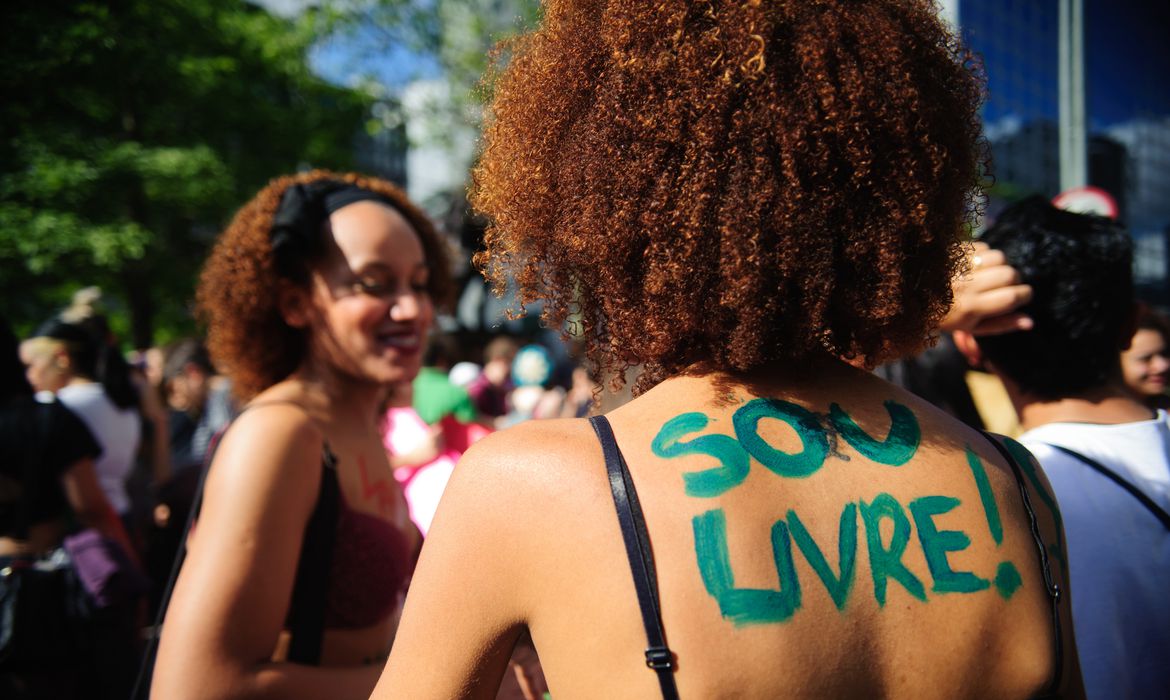 Manifestação de mulheres em Brasília: longa lista de demandas após milênios de patriarcado (Foto: Marcelo Camargo / Agência Brasil)
