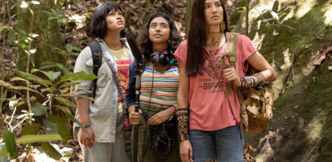 Ellie Makuxi, Isabela Santana e Dandara Queiroz: jogens atrizes indígenas protagonizam Pintadas, que aborda a ancestralidade indígena e traz temas como preservação ambiental e violência contra a mulher (Foto: Manoela de Mello/TV Globo)