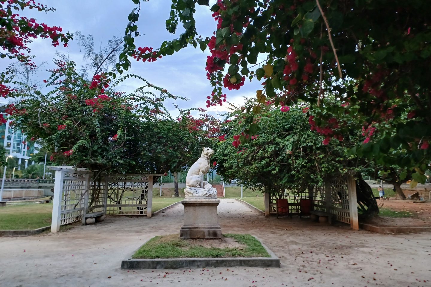Inaugurado em 1938, o Jardim de Alah tem inspiração Art Déco e contou com o desenho de Azevedo Neto (1908-1962), que concebeu o parque como um delicioso jardim de estátuas, caramanchões e pequenos lagos. Foto Beatriz Jaguaribe