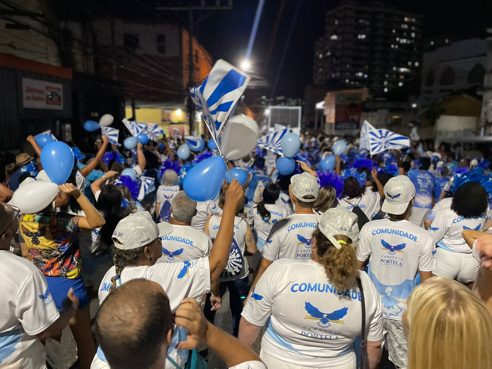 Festa da Portela pelas ruas de Madureira: ainda a maior campeã do Carnaval. Foto divulgação