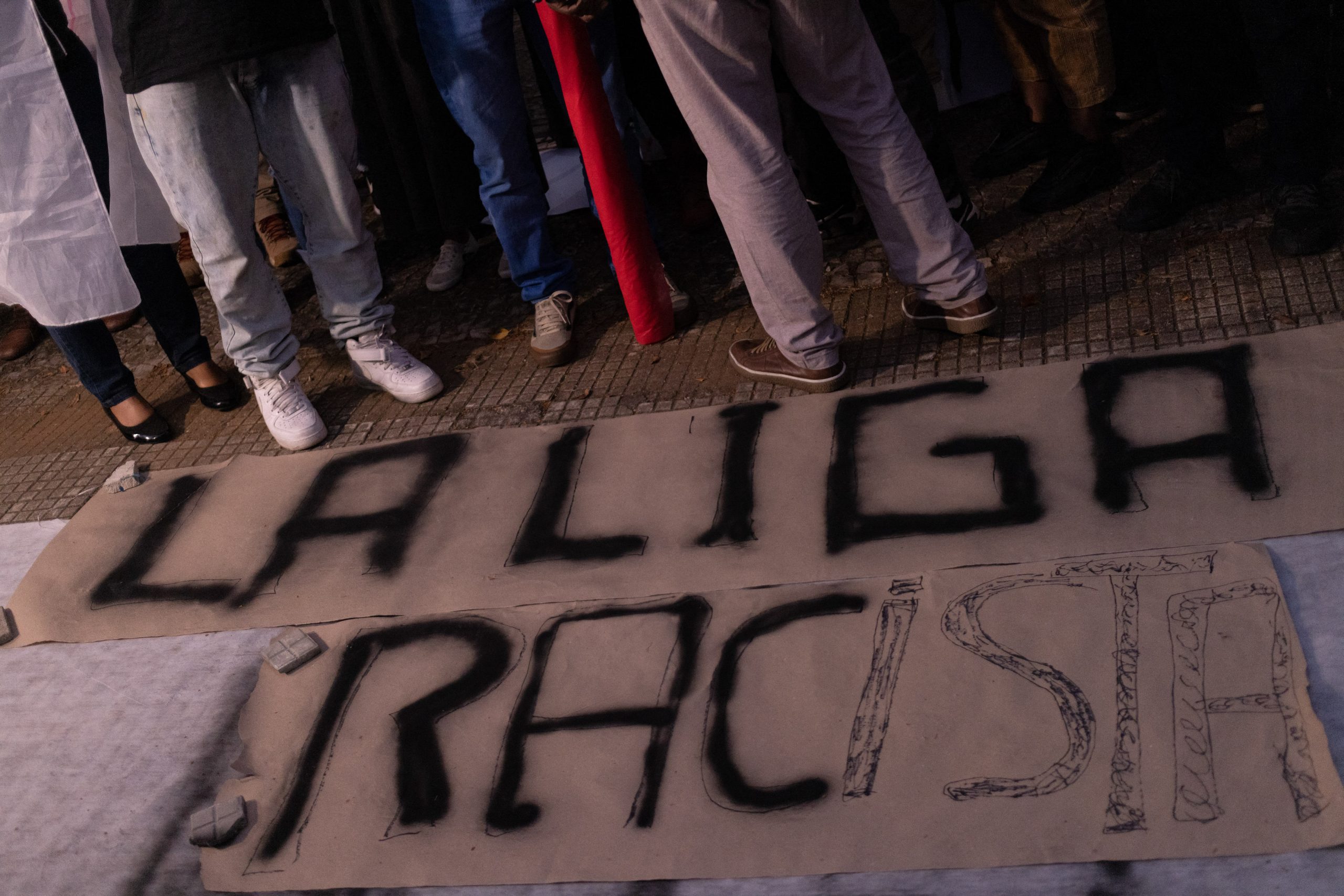 Manifestação em São Paulo ataca a liga espanhola e defende Vinicius Jr. Foto Ettore Chiereguini/Anadolu Agency/AFP