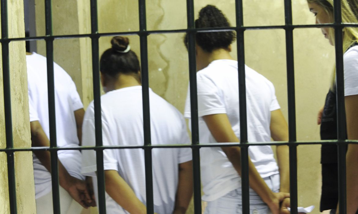 Mulheres presas no Distrito Federal: encarceramento feminino cresceu mais de 500% no Brasil (Foto: Agência Brasil)