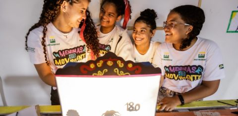 Integrantes do Meninas em Movimento: campanha contra abuso e exploração sexual de crianças e adolescentes (Foto: Ivan Melo / Divulgação ActionAid)
