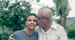 LGBT+60: a nova vida de Márcio Guerra após se tornar pai na terceira idade