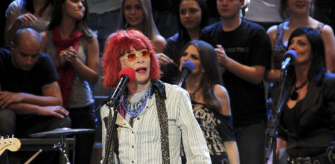 Rita Lee, em 2012, se apresentando durante o show de Serginho Groisman, em São Paulo. Foto Marcos Mazini/TV Globo via AFP