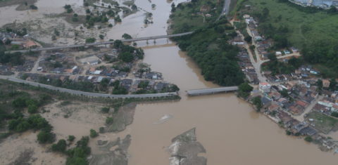 Enchente no sul da Bahia : nova pesquisa sobre limites da Terra leva em consideração efeito nas populações mais vulneráveis — afetadas mais intensamente pelas mudanças no planeta causadas por ação humana (Foto: Manu Dias / Governo da Bahia / 11/11/2021)
