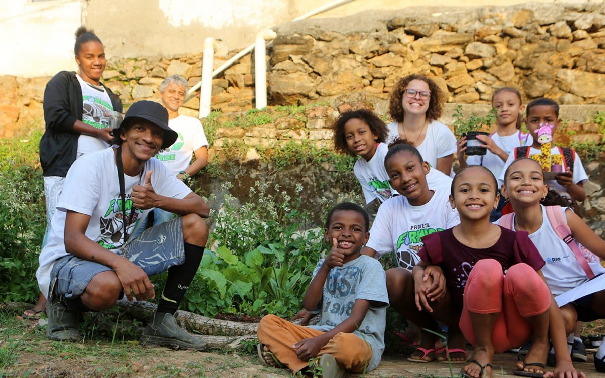Crianças do Formiga Verde: projeto socioambiental atrai crianças no Morro da Formiga (Foto: Divulgação)
