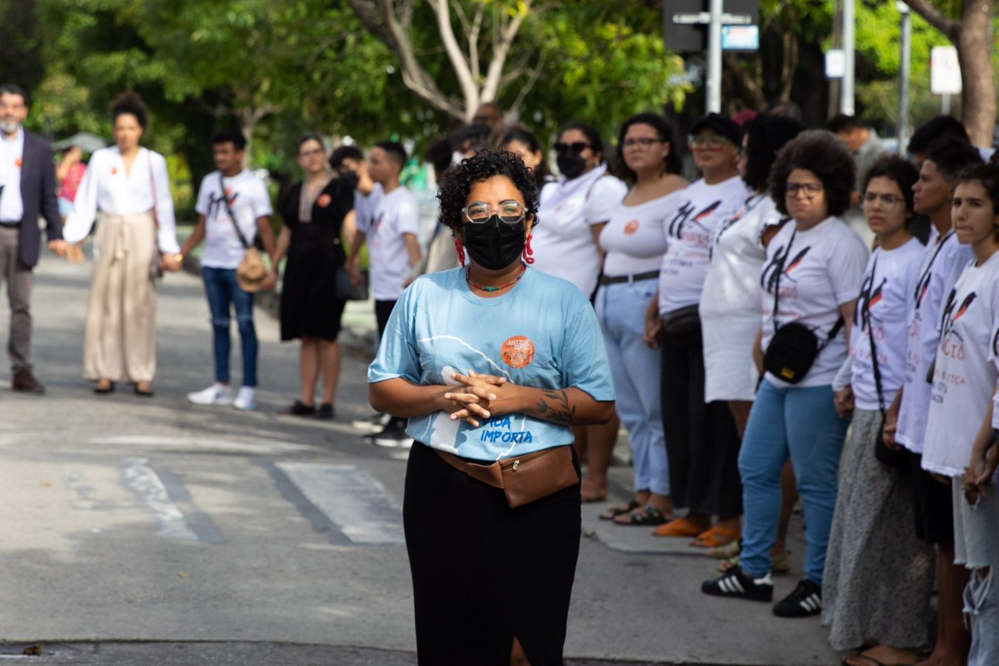 Parentes de vítimas da Chacina do Curió em frente ao tribunal do Ceará: quatro PMs são condenados a 275 anos de prisão após quase oito anos de mobilização por justiça (Foto: Rannjon Mikael / TJ-CE)