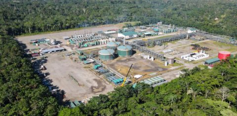 Plataforma de petróleo no Parque Nacional Yasuní, no Equador: desativação até 2024. Foto Agencia de Noticias Andes. Foto Rodrigo Buendia/AFP