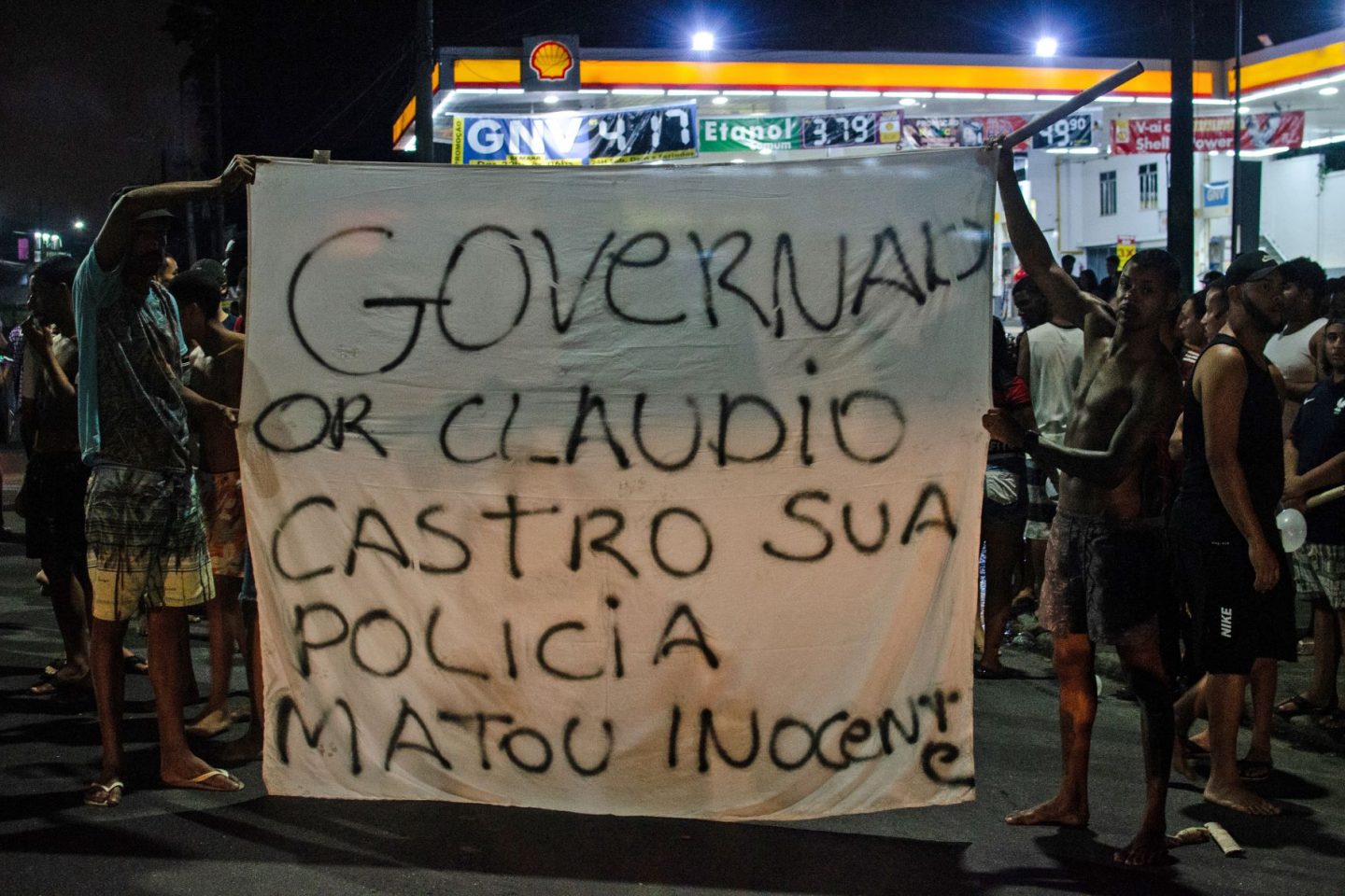 Protesto contra a morte do Thiago Flausino, 13 anos, por policiais na Cidade de Deus: proposta de programa nacional de combate à letalidade policial (Foto: Tércio Teixeira / AFP - 07/08/2023)