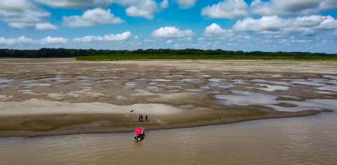 Seca extrema no município de Benjamin Constant, no Alto Solimões: municípios isolados e com falta de alimentos e água potável (Foto: Defesa Civil/AM)
