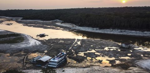 Estiagem afeta os portos e acessos a comunidades próximas do rio Tarumã-Açu, em Manaus: nota do MapBiomas alerta que Amazonas tem a menor superfície de água desde 2018 (Foto: Juliana Pesqueira / Amazônia Real - 08/10/2023)