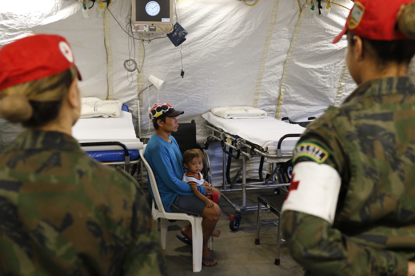 Atendimento aos indígenas Yanomami em Hospital de Campanha da FAB: escalada nas notificações, associada ao avanço do garimpo ilegal (Foto: Fernando Frazão /Agência Brasil)