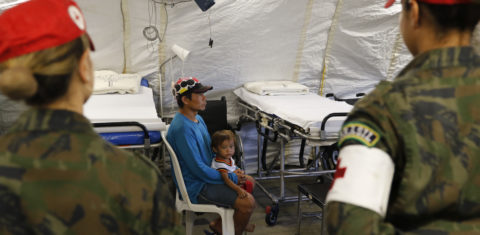 Atendimento aos indígenas Yanomami em Hospital de Campanha da FAB: escalada nas notificações, associada ao avanço do garimpo ilegal (Foto: Fernando Frazão /Agência Brasil)