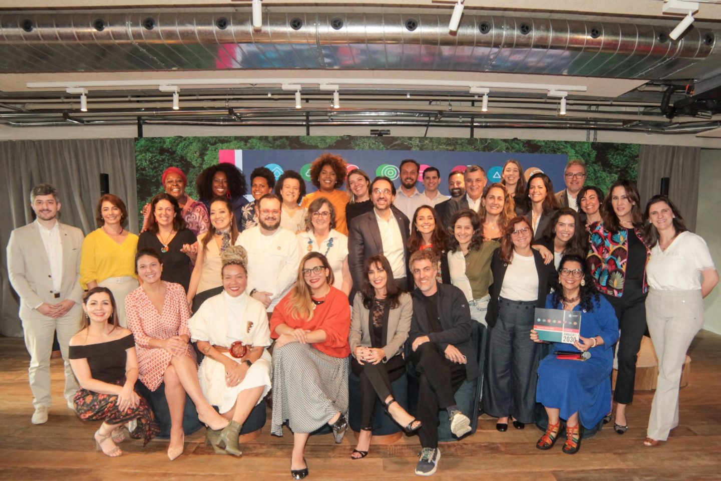 Integrantes da diretoria do Pacto Global da ONU no Brasil e dos Conselhos Consultivos dos Movimentos no lançamento do relatório '1 Ano de Ambição 2030': indicadores para medir avanço das metas das empresas em direção aos Objetivos do Desenvolvimento Sustentáveis (Foto: Husam Adin / Divulgação)