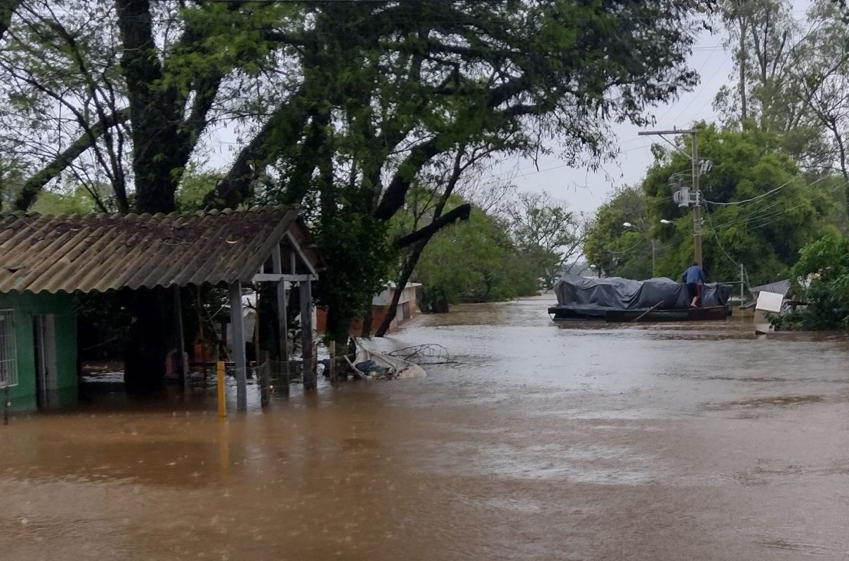 Casas invadidas pelas águas do Rio Uruguai em São Borja: El Niño multiplica enchentes e drama de famílias ribeirinhas (Foto: Micael Olegário)