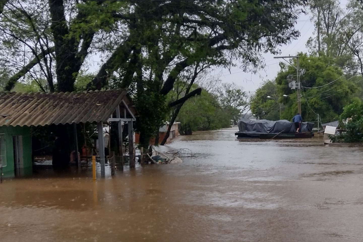 Casas invadidas pelas águas do Rio Uruguai em São Borja: El Niño multiplica enchentes e drama de famílias ribeirinhas (Foto: Micael Olegário)