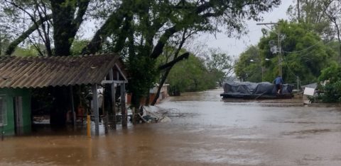 Casas invadidas pelas águas do Rio Uruguai em São Borja: El Niño multiplica enchentes e drama de famílias ribeirinhas (Foto: Micael Olegário)