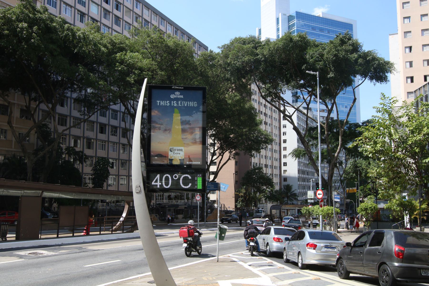 Termômetro de rua marca 40 graus em fim de semana de recorde de calor em São Paulo: estudo do Inpe mostra que dias de calor extremo por ano sobem de 7 para 52 em três décadas (Foto: Rovena Rosa / Agência Brasil - 12/11/2023)