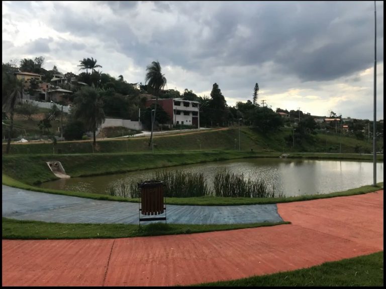 Projeto de recuperação da área degradada às margens da Lagoa Espelho D´Água, em Jundiaí, São Paulo, desenvolvido por alunos da escola pública e rural de educação infantil EMEB Irmã Flórida Mestag. Foto Divulgação