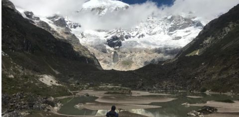 Represa natural e lago glacial no Butão: perigo de inundações provocadas por derretimento de barreiras naturais em lagos glaciais ameaçam 15 milhões de pessoas (Foto: J. Rachel Carr)